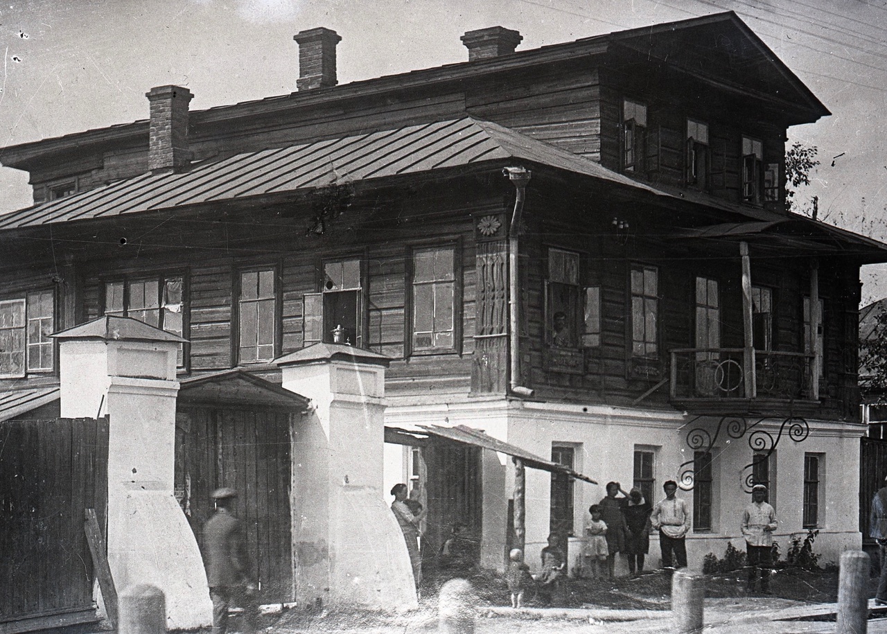 Заречное Волостное правление находилось на улице Казанской (Азина) между Масловым и Барановым переулками. Фото 1900-х годов.