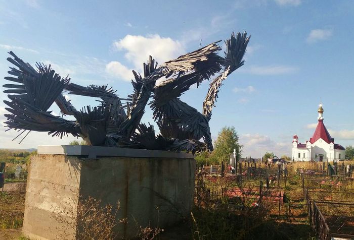 "Павшие птицы" на Южном кладбище. Ижевск. 2018 год.