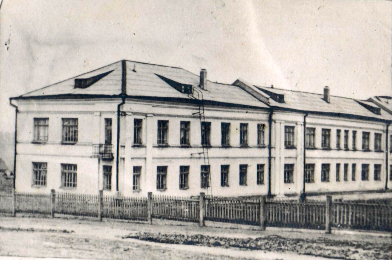 Роддом №3 (площадь имени 50-летия Октября 21) в Ижевске. Фото: 1946-1951 год.