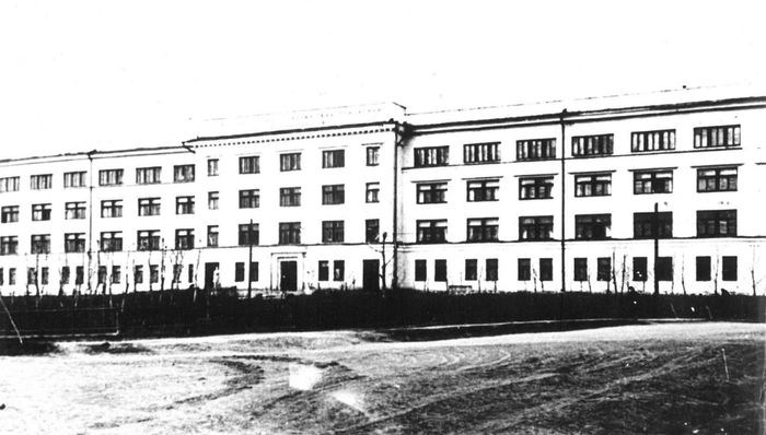 2-й корпус УдГУ (или УГПИ). Снимок 1950-х годов. Ижевск.