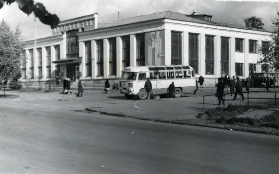 Здание автовокзала на улице Красноармейской. 1971 г. Фото: Ф.А.Жемелев.