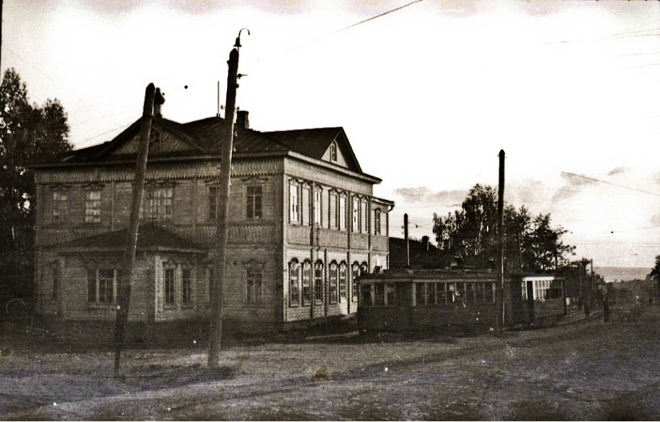 Здание домовой Введенской церкви.  Фото: 1936-37 гг. НМУР.
