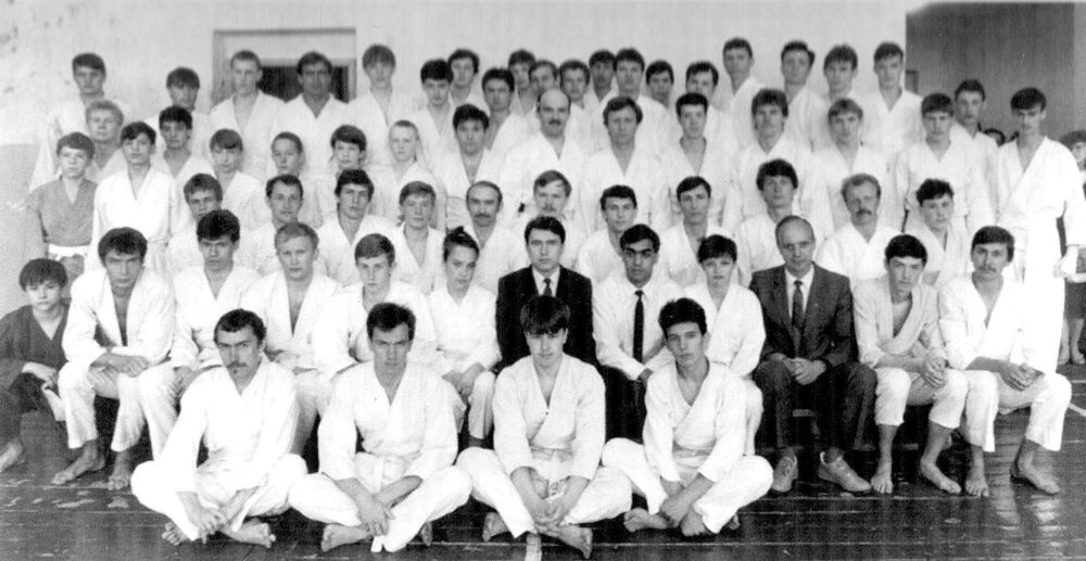 1987 г. 2-ой ряд в центре - Николай Горохов, Азат Галеев, Владимир Лазаренко, 3-й ряд - в центре - Такиулла Загидуллин, четвертый справа - Рафаил Валеев.