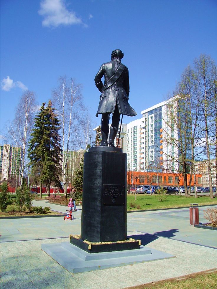 Памятник графу Шувалову в Ижевске.