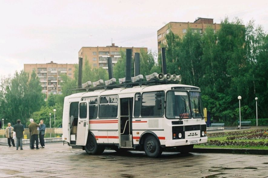 Центральная площадь. 2003 год. Ижевск.