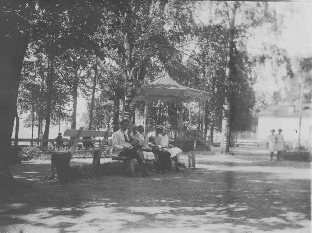Летний сад. Беседка. Ижевск. 1933 г.