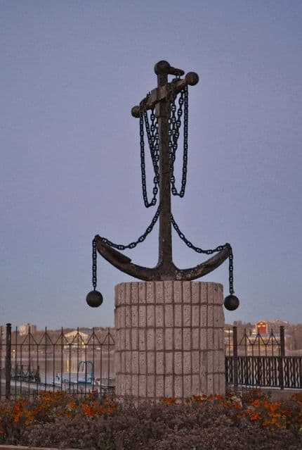 Памятник Якорь в Воткинске.