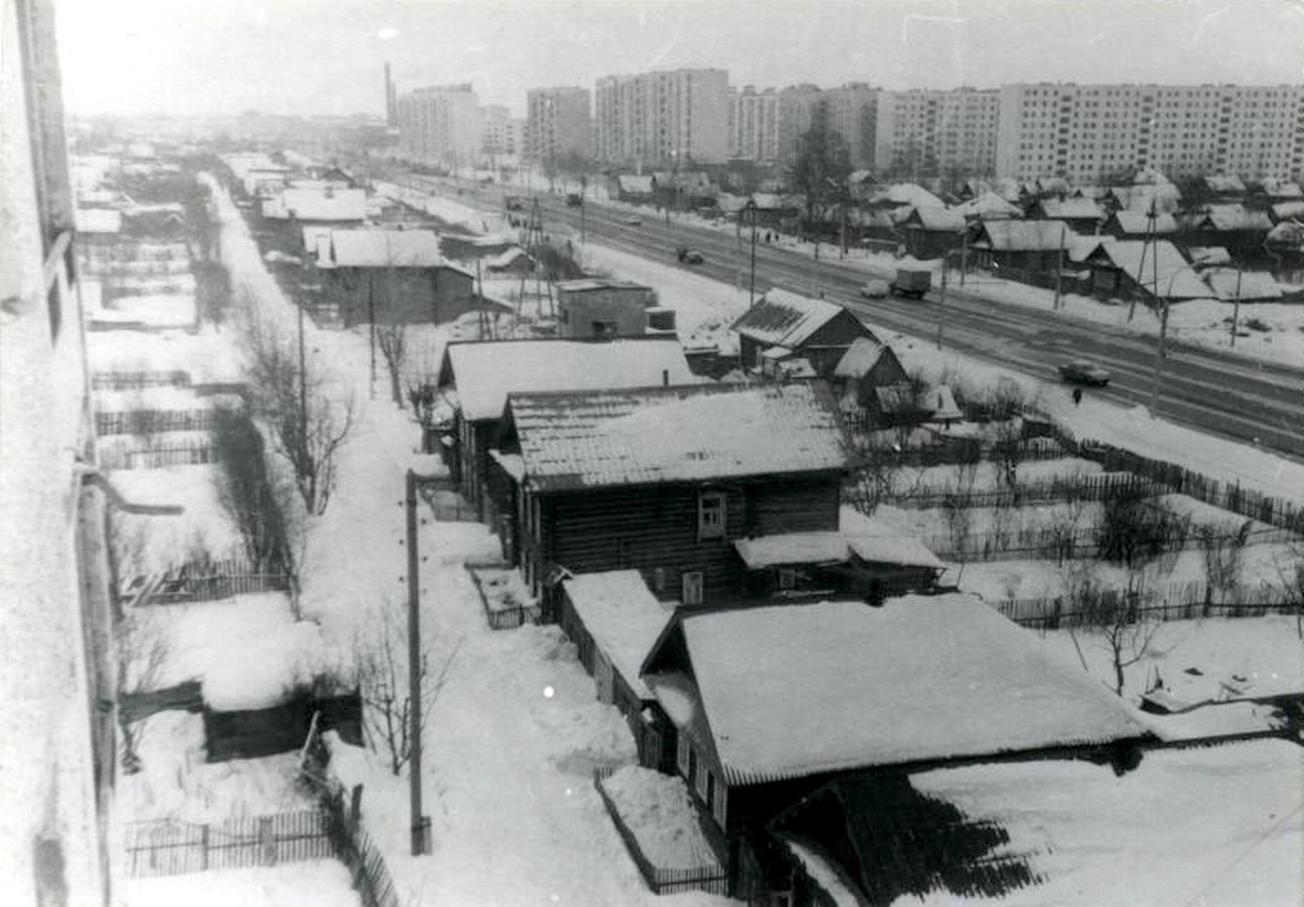 Улица Удмуртская. От Холмогорова в сторону Майской. Март 1981 года. Фото Ф.А.Жемелева. НМУР.
