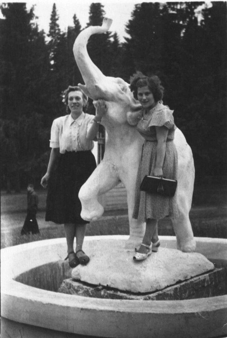 Скульптура - Слон. В парке Кирова. Примерно 1952 г. Ижевск.