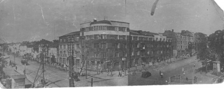 Перекресток улиц Коммунальной (Горького) и Советской. 1933-1936 гг. НМУР. Ижевск.