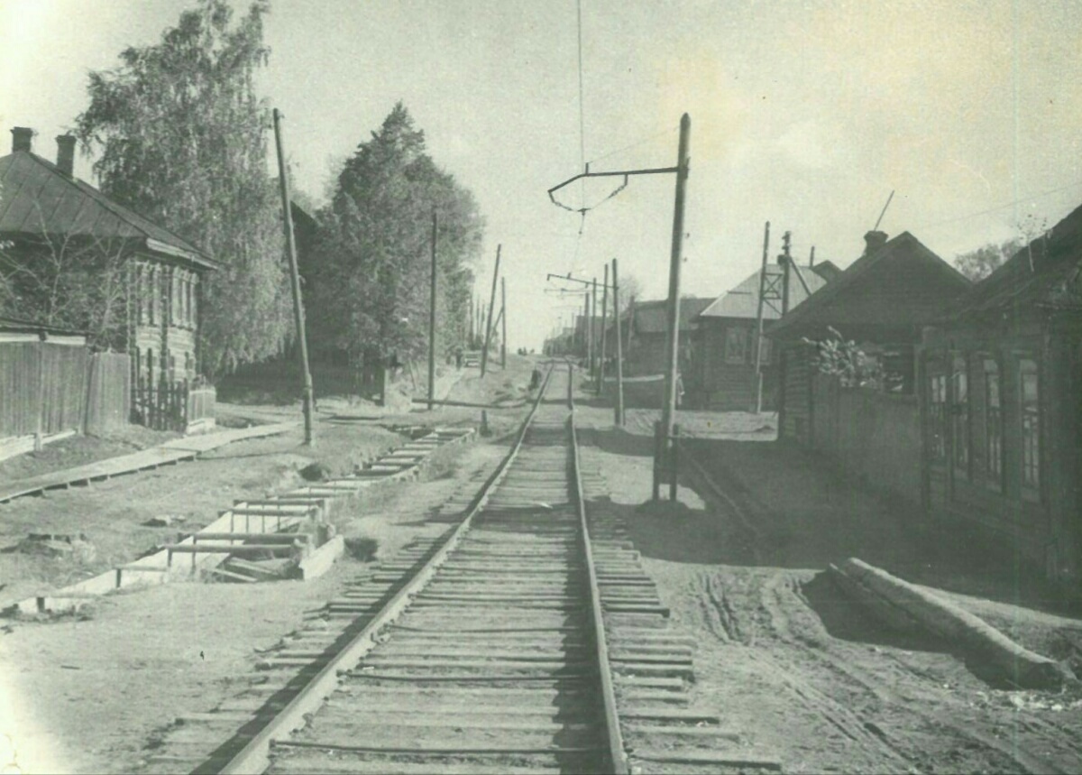 Улица Ленина. Вид от перекрестка с ул.Коммунаров в сторону ул.Удмуртской, фото 1940-х - 50-х годов. Ижевск.