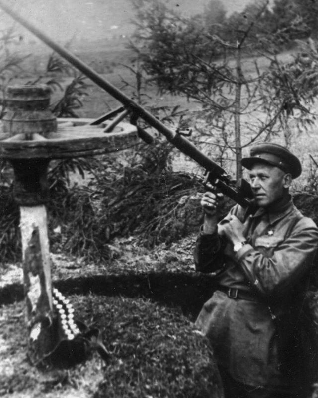 Противотанковое ружьё системы Дегтярева В.А. (ПТРД-41) во время ВОВ.