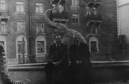 Фонтан "Слон", стоял во дворе за домом Пушкинская, 190. Фото 1960-е годы.