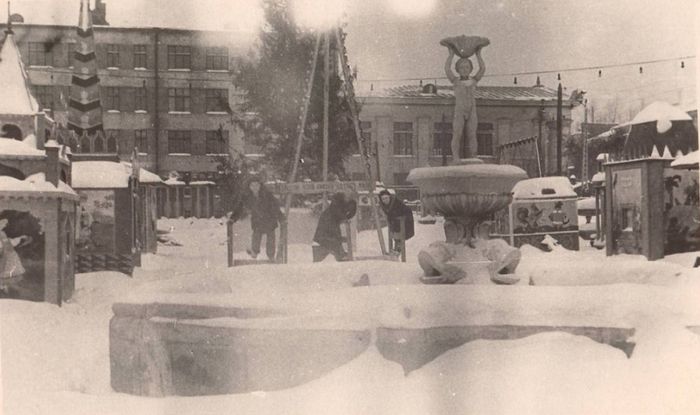 Зима в Летнем саду. Фонтан рыбы. Ижевск. 1960-е годы.